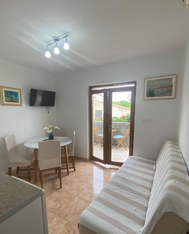 Studio Apartment Novak Чилипи Екстер'єр фото